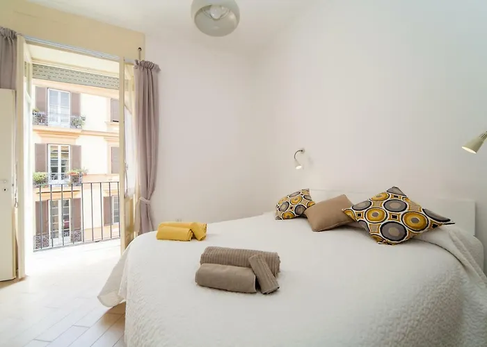 Napoli Centro Suite - Duomo Apartment